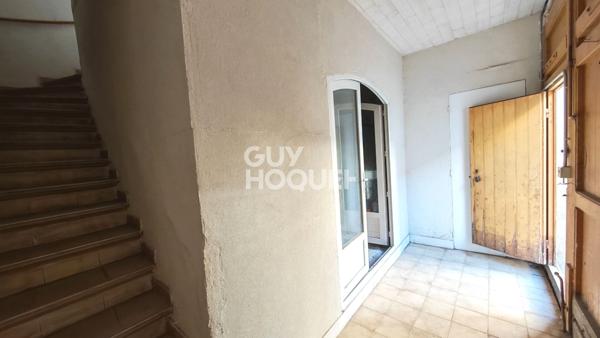 CANOHES coeur de village, maison de village en R+2 avec garage, à rénover