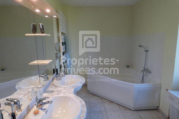 Propriété d'Exception en Pierre avec Piscine et 5 ha, Duravel (46700)