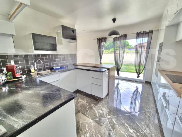 Maison familiale contemporaine classée A avec jardin, carport et sous-sol – À 7 min à pied de la gar