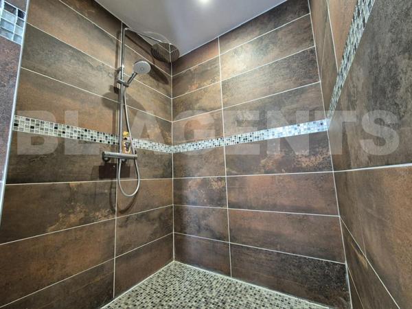 Maison familiale contemporaine classée A avec jardin, carport et sous-sol – À 7 min à pied de la gar