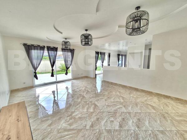 Maison familiale contemporaine classée A avec jardin, carport et sous-sol – À 7 min à pied de la gar