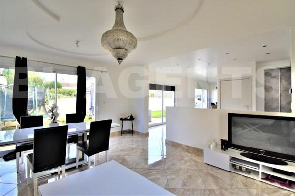 Maison familiale contemporaine classée A avec jardin, carport et sous-sol – À 7 min à pied de la gar