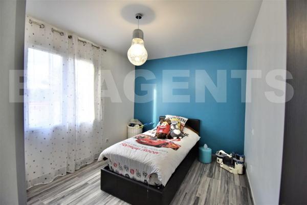 Maison familiale contemporaine classée A avec jardin, carport et sous-sol – À 7 min à pied de la gar