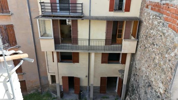 Maison de ville avec cour intérieure – Fort potentiel – Digne-les-Bains centre