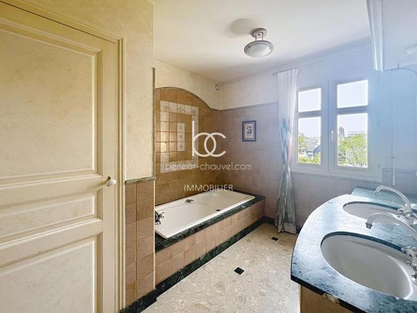VANNES Maison 7 pièces 171 m²