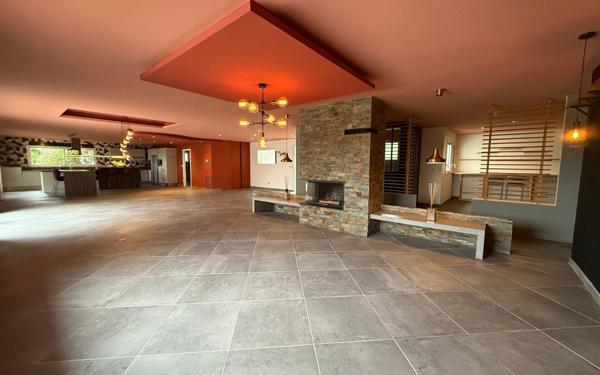 Maison à vendre    5 pièces • 291,54 m2 Morlaàs