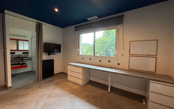 Maison à vendre    5 pièces • 291,54 m2 Morlaàs