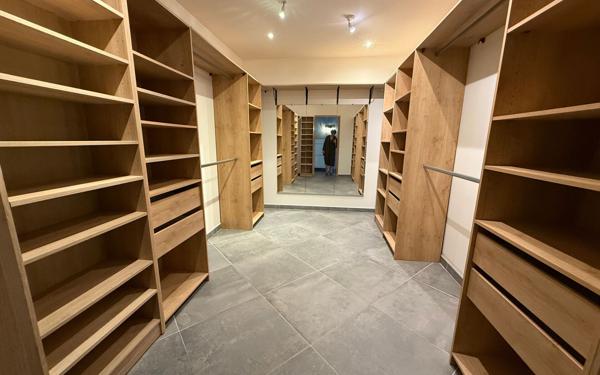 Maison à vendre    5 pièces • 291,54 m2 Morlaàs