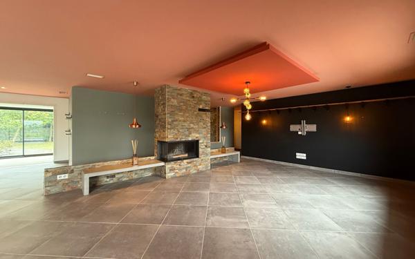 Maison à vendre    5 pièces • 291,54 m2 Morlaàs