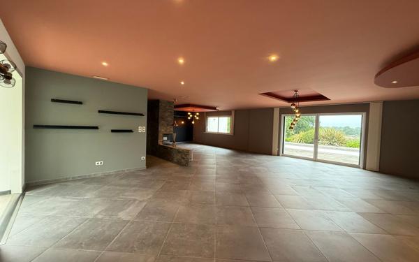 Maison à vendre    5 pièces • 291,54 m2 Morlaàs