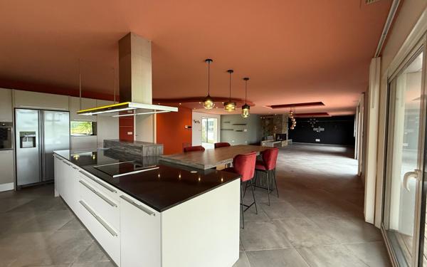 Maison à vendre    5 pièces • 291,54 m2 Morlaàs