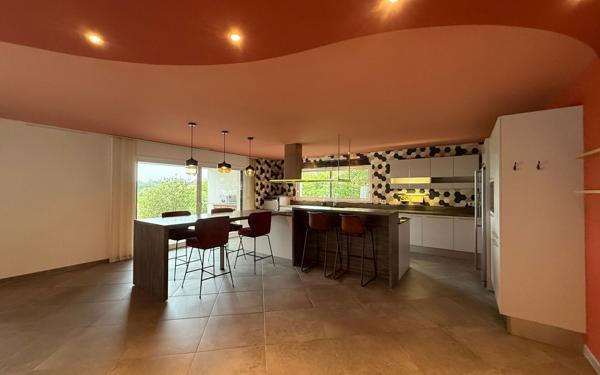 Maison à vendre    5 pièces • 291,54 m2 Morlaàs