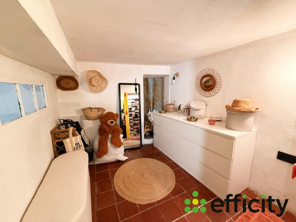 Appartement
         3 pièces
        - 83 m² 379 000 € *
