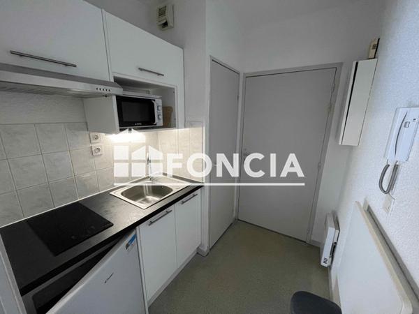 Location Studio meublé 26.19 m² - 18 PLACE DE LA VICTOIRE Tours 37000