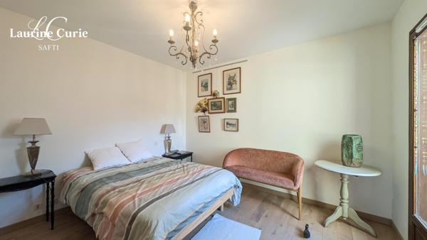 Maison T6 de 155m² avec véranda et garage