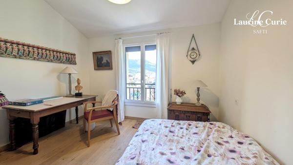 Maison T6 de 155m² avec véranda et garage