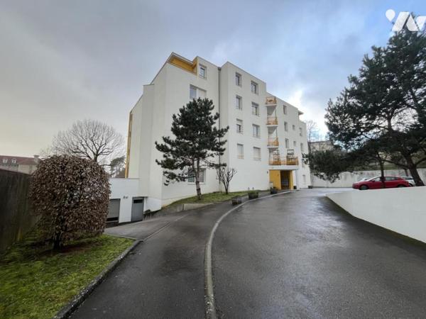 APPARTEMENT LUMINEUX AVEC TERRASSE ET GARAGE AU SEIN D'UNE COPROPRIETE DE 2007