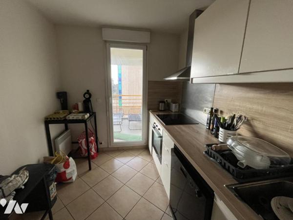 APPARTEMENT LUMINEUX AVEC TERRASSE ET GARAGE AU SEIN D'UNE COPROPRIETE DE 2007