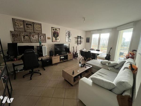 APPARTEMENT LUMINEUX AVEC TERRASSE ET GARAGE AU SEIN D'UNE COPROPRIETE DE 2007