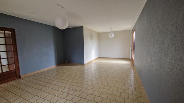 Plain-pied fonctionnel avec garage aménageable et terrain de 750 m²