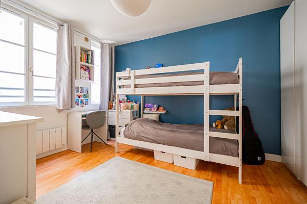 Appartement d'angle 4p/2 chambres Paris 15è limité 7ème
