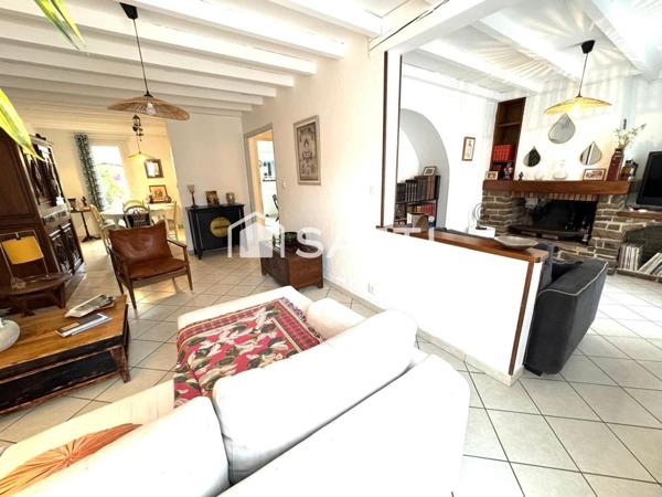 MAISON AVEC JARDIN ET UN GARAGE