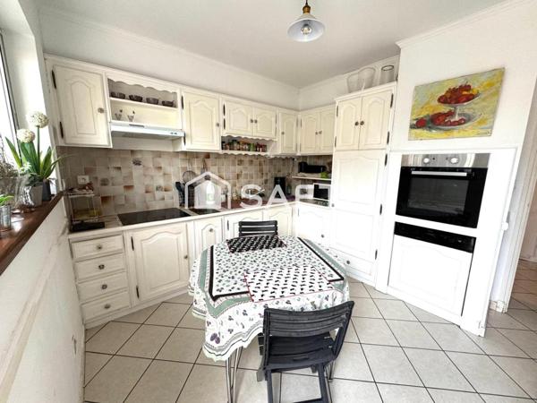 MAISON AVEC JARDIN ET UN GARAGE