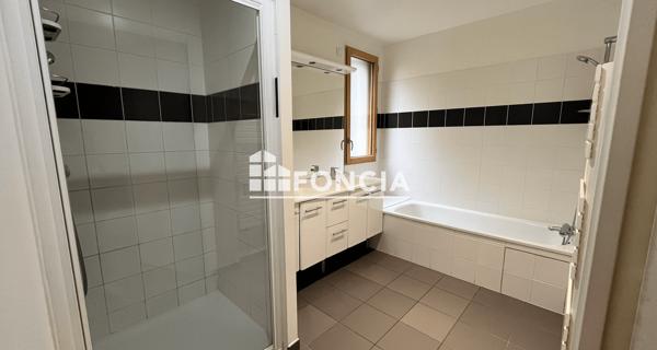 Location Appartement 3 pièces 83.45 m² - Villeurbanne 69100