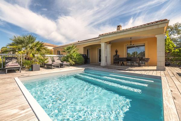 Propriété familiale néo-provençale et sa vue dégagée sur la nature