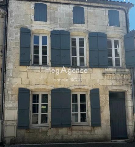 Immeuble à MARENNES, 17320 - 156m²