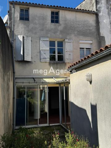 Immeuble à MARENNES, 17320 - 156m²