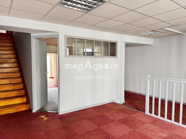 Immeuble à MARENNES, 17320 - 156m²