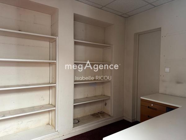 Immeuble à MARENNES, 17320 - 156m²