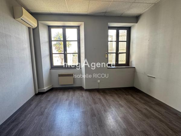 Immeuble à MARENNES, 17320 - 156m²