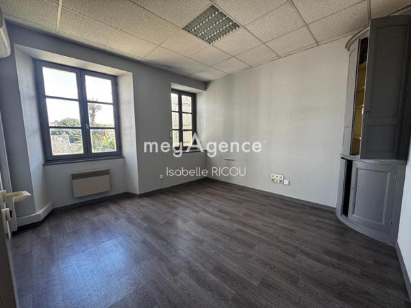 Immeuble à MARENNES, 17320 - 156m²