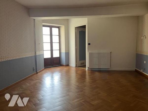 maison  à Vendre à Nérigean (33750) en Gironde (33), sur 2168 m² de terrain belle maison ancien...