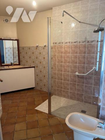 maison  à Vendre à Nérigean (33750) en Gironde (33), sur 2168 m² de terrain belle maison ancien...