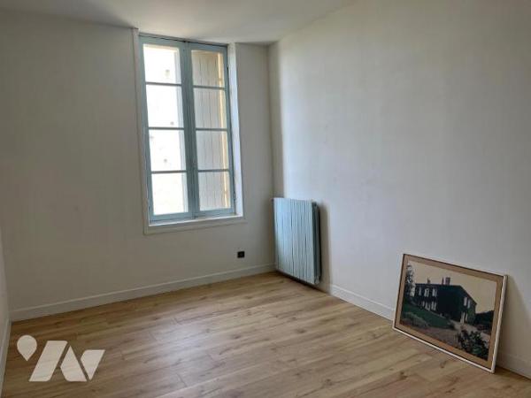 maison  à Vendre à Nérigean (33750) en Gironde (33), sur 2168 m² de terrain belle maison ancien...
