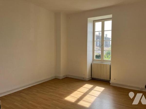 maison  à Vendre à Nérigean (33750) en Gironde (33), sur 2168 m² de terrain belle maison ancien...