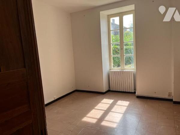 maison  à Vendre à Nérigean (33750) en Gironde (33), sur 2168 m² de terrain belle maison ancien...