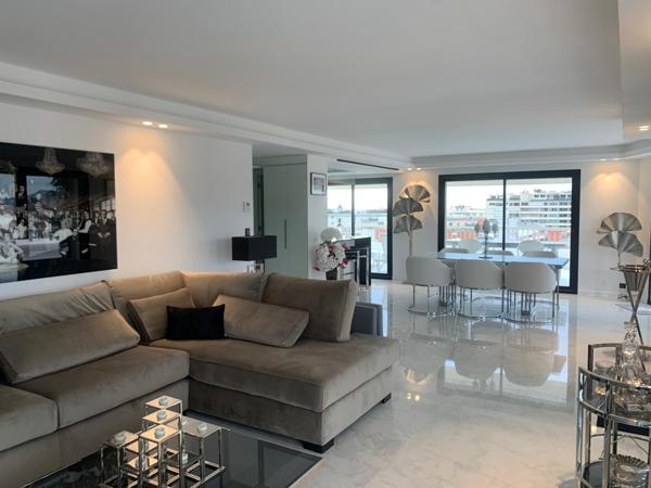 Cannes- Banane  OFF MARKET, Roof-top , 150 m² 5 pièces terrasse 180 m² et vue mer