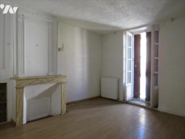 VIC-FEZENSAC, Maison de ville 77 m² + cave jardin