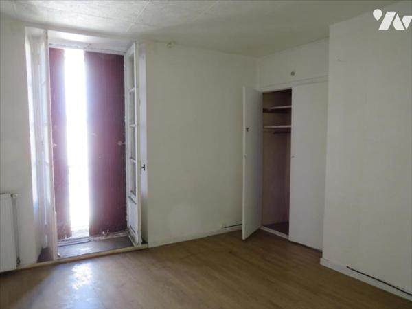 VIC-FEZENSAC, Maison de ville 77 m² + cave jardin