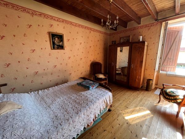 Maison  6 pièce(s)  4 chambre(s)  150 m²