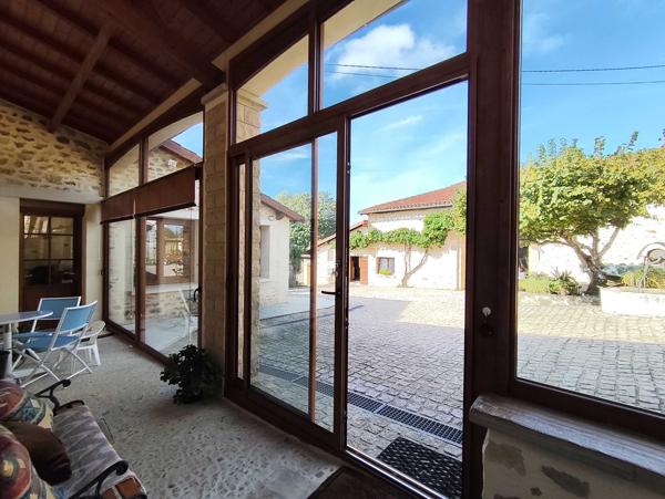 SPACIEUSE MAISON CHARENTAISE A LA CAMPAGNE