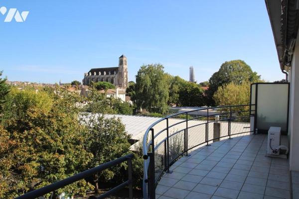 NIORT, SECTEUR QUAI METAYER-PETIT LECLERC, TRES BEL APPARTEMENT AVEC TERRASSE ET PARKING