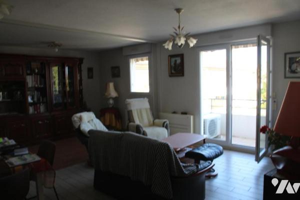 NIORT, SECTEUR QUAI METAYER-PETIT LECLERC, TRES BEL APPARTEMENT AVEC TERRASSE ET PARKING