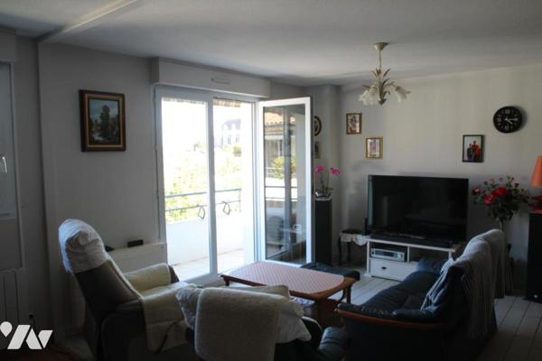 NIORT, SECTEUR QUAI METAYER-PETIT LECLERC, TRES BEL APPARTEMENT AVEC TERRASSE ET PARKING