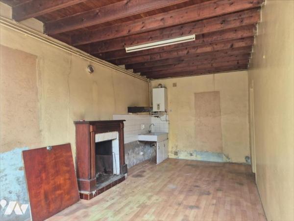 Jolie maison en pierre à rénover en campagne