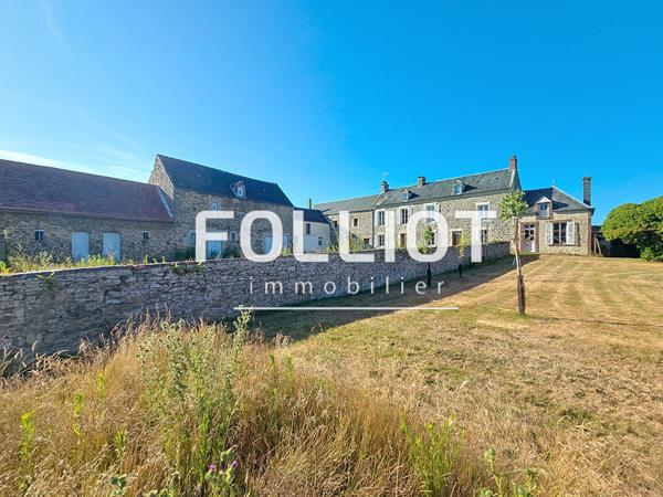 Corps de ferme Le Molay Littry 5 pièce(s), 55 000 m² de terrain avec bâtiments